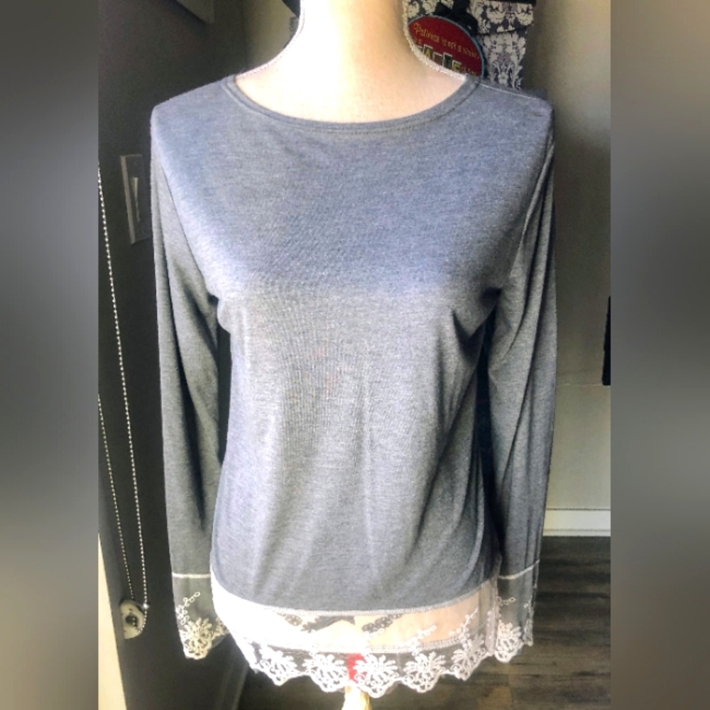 NWOT Lightweight Lace Trimmed LS Tee M/L